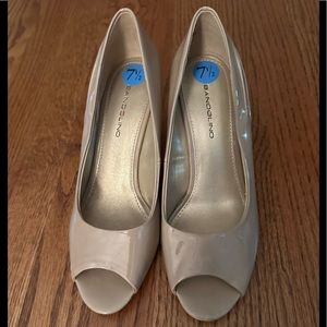 Bandolino beige/nude 3 inch wedge shoes with peep-toe. Size 7 1/2